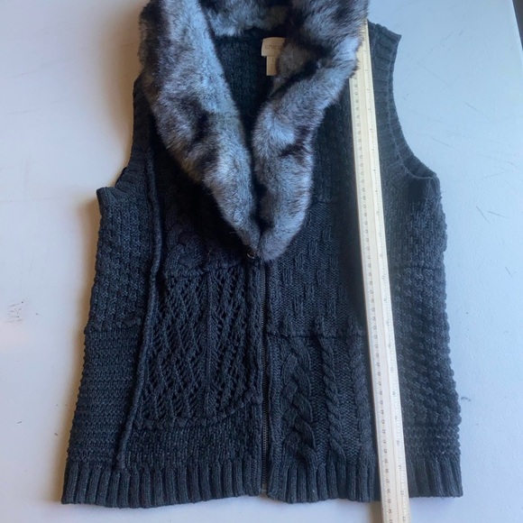Chico’s Black Knit Sweater Vest w/ Faux Fur Collar Size 0 (S) - Picture 10 of 11